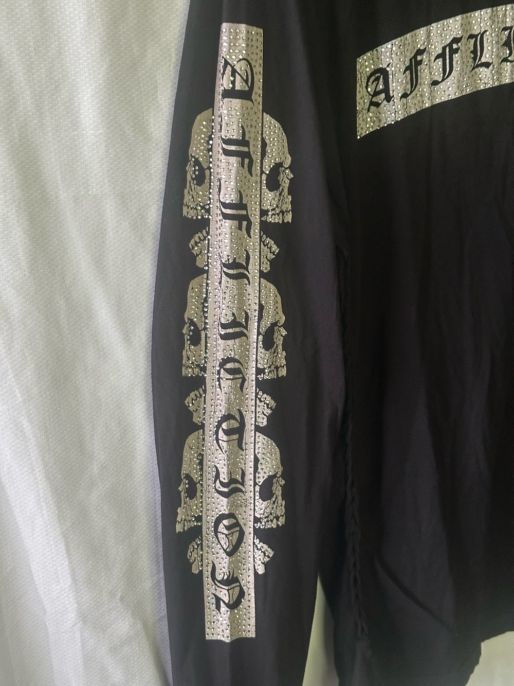 Women’s Affliction Rhinestone Skull Cross Long Sleeve Tee Black XL NWT - Picture 5 of 7